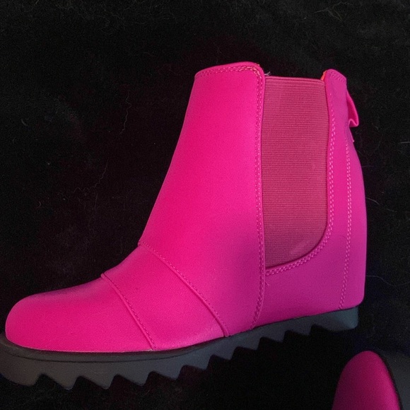 New Hot Pink Booties SZ 7 - Picture 2 of 5